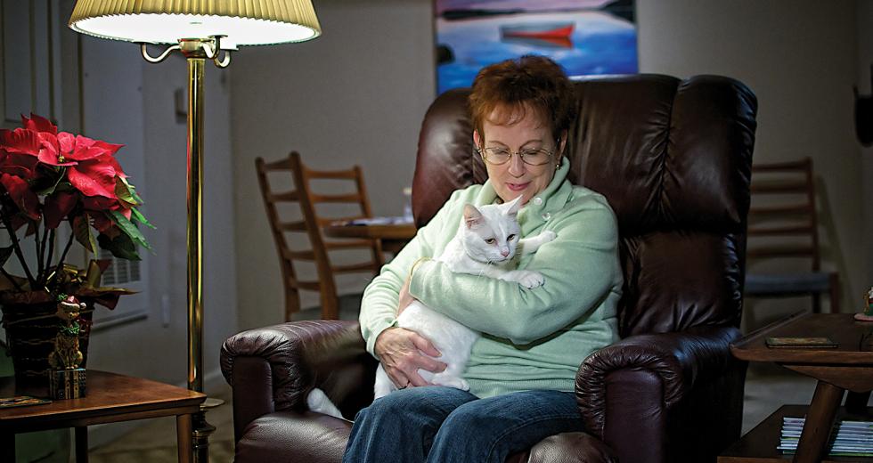 Lynne Powlesland adopted her cat, Frosty, from Agee Memorial 
Wildlife Fund Inc. 