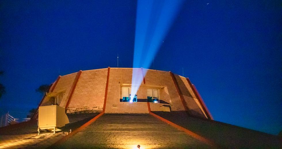 A projector beams “Aladdin” to the screen. West Wind projectors use technology from Texas Instruments known as digital light processing, or DLP, to form the images on screen.
A projector beams “Aladdin” to the screen. West Wind projectors use technology from Texas Instruments known as digital light processing, or DLP, to form the images on screen.