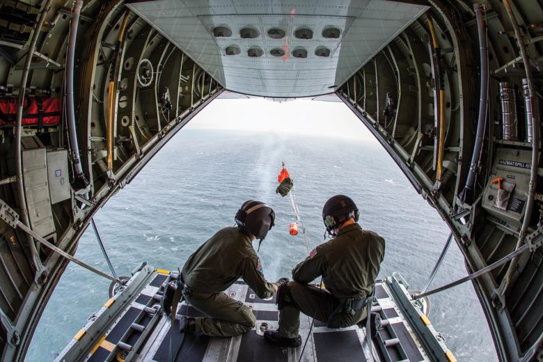 A crew of Aviation Maintenance Technicians participates in a routine training operation over the San Francisco Bay. A crew of Aviation Maintenance Technicians participates in a routine training operation over the San Francisco Bay.
