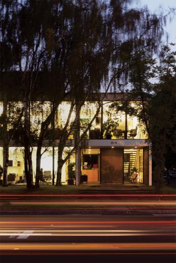Office of Dreyfuss & Blackford Architects Built: 1965 Location: 3540 Folsom Blvd., Sacramento
Dreyfuss & Blackford Architects looked to Mies van der Rohe and Philip Johnson for inspiration when designing the company’s headquarters. Reminiscent of the iconic Philip Johnson glass house, the building demonstrates how to use materials like steel and glass to design a building that will stand the use of generations. Every column, every beam and every piece of glass are uniform. Office of Dreyfuss & Blackford Architects Built: 1965 Location: 3540 Folsom Blvd., SacramentoDreyfuss & Blackford Architects looked to Mies van der Rohe and Philip Johnson for inspiration when designing the company’s headquarters. Reminiscent of the iconic Philip Johnson glass house, the building demonstrates how to use materials like steel and glass to design a building that will stand the use of generations. Every column, every beam and every piece of glass are uniform.