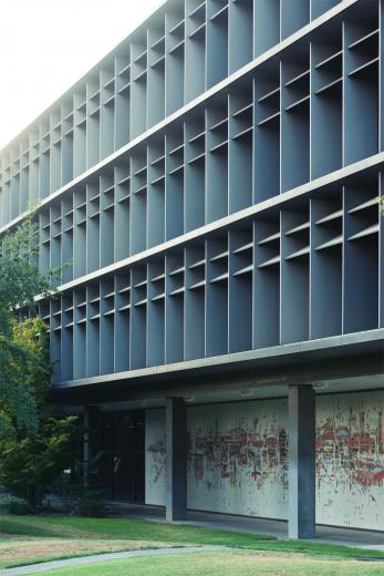 Sacramento Municipal Utility District Headquarters Built: 1959 Location: 6201 S St., Sacramento
The SMUD headquarters was one of the first to use custom-designed, vertical louvers that can be adjusted or tilted according to the season. Concerned with heating and cooling the building without compromising architectural design, the architects devised a way to control the building’s interior climate and save energy through the motorized louvers. Sacramento Municipal Utility District Headquarters Built: 1959 Location: 6201 S St., SacramentoThe SMUD headquarters was one of the first to use custom-designed, vertical louvers that can be adjusted or tilted according to the season. Concerned with heating and cooling the building without compromising architectural design, the architects devised a way to control the building’s interior climate and save energy through the motorized louvers.