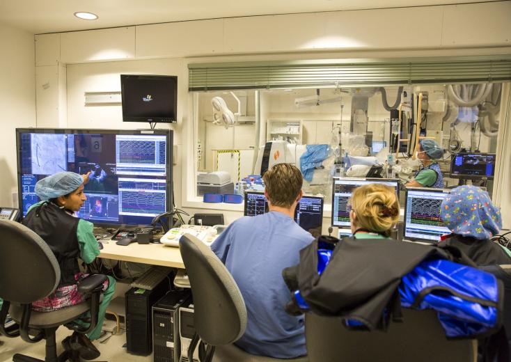 While the patient is anesthetized, Srivatsa threads a thin catheter with electrodes at the tip through a vein or artery into the patient’s heart. While the patient is anesthetized, Srivatsa threads a thin catheter with electrodes at the tip through a vein or artery into the patient’s heart.