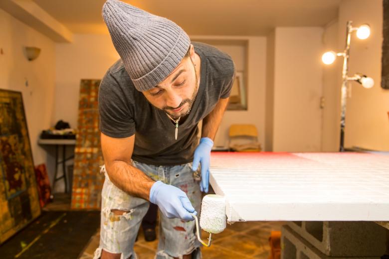 Artist Ali Setayesh paints the edges of his artistic contribution Artist Ali Setayesh paints the edges of his artistic contribution