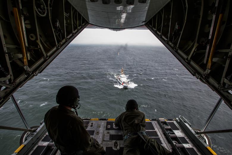 In this operation, the crew drops messages and survival supplies to distressed watercraft. In this operation, the crew drops messages and survival supplies to distressed watercraft.
