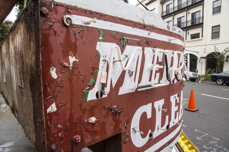 Over the years, many neon tubes had been broken and the sign had not been fully illuminated in years. But all that was about to change. Over the years, many neon tubes had been broken and the sign had not been fully illuminated in years. But all that was about to change.