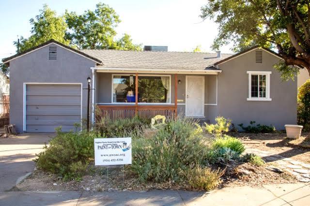 The 26th annual Paint the Town event left this house with a fresh coat of gray paint, new white trim, and a new redwood railing for the porch.
The 26th annual Paint the Town event left this house with a fresh coat of gray paint, new white trim, and a new redwood railing for the porch.