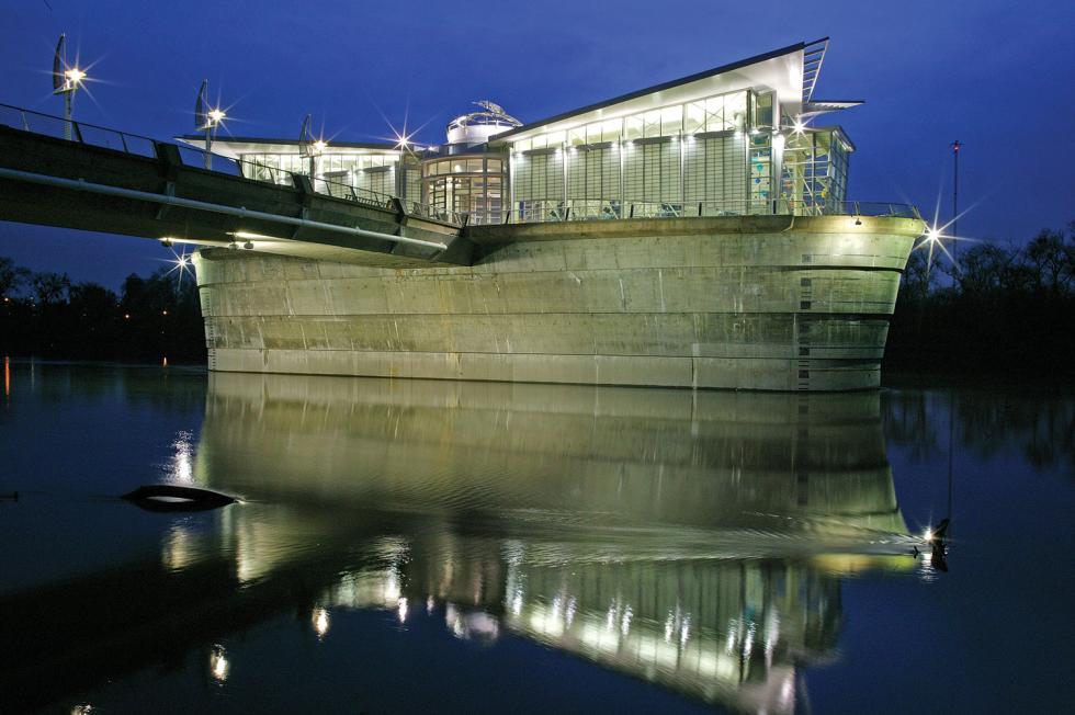 Lionakis’ Sacramento River Water Intake gracefully blends form and function. (Photo by John Swain)