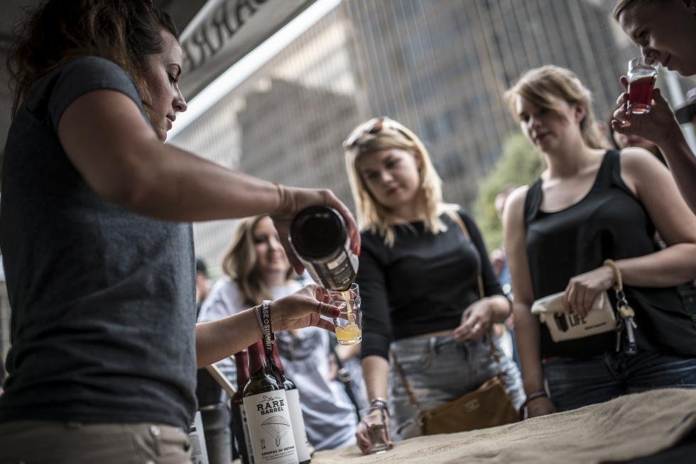 Attendees enjoy a tasting at the 2015 California Craft Beer Festival. (Photo courtesy California Craft Brewers Association)