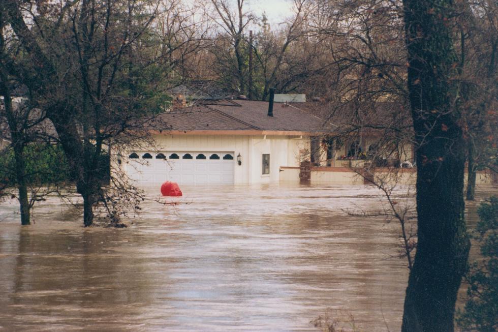 Since this 1995 flood in Roseville, the city has taken strides to mitigate future flooding. 

(Photo courtesy of the City of Roseville)